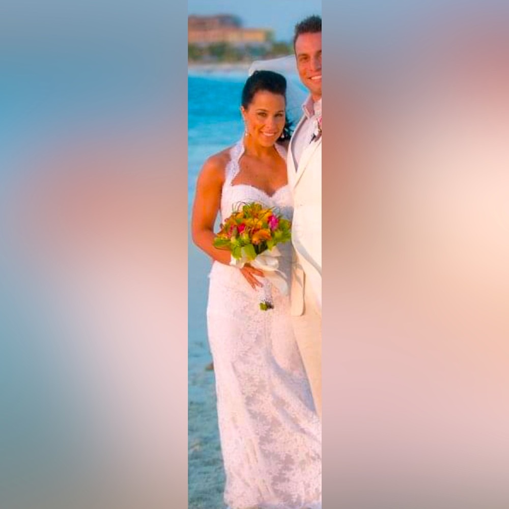 Monique Lhuillier wedding gown